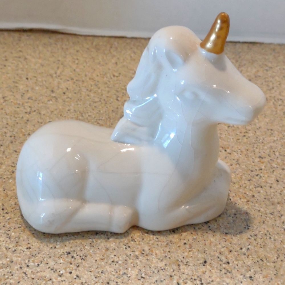 👍 Baby Unicorn Figurine. C2